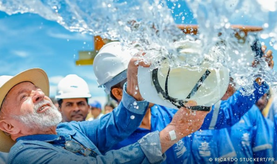 Lula entrega obras de saneamento e abastecimento de água na Bahia