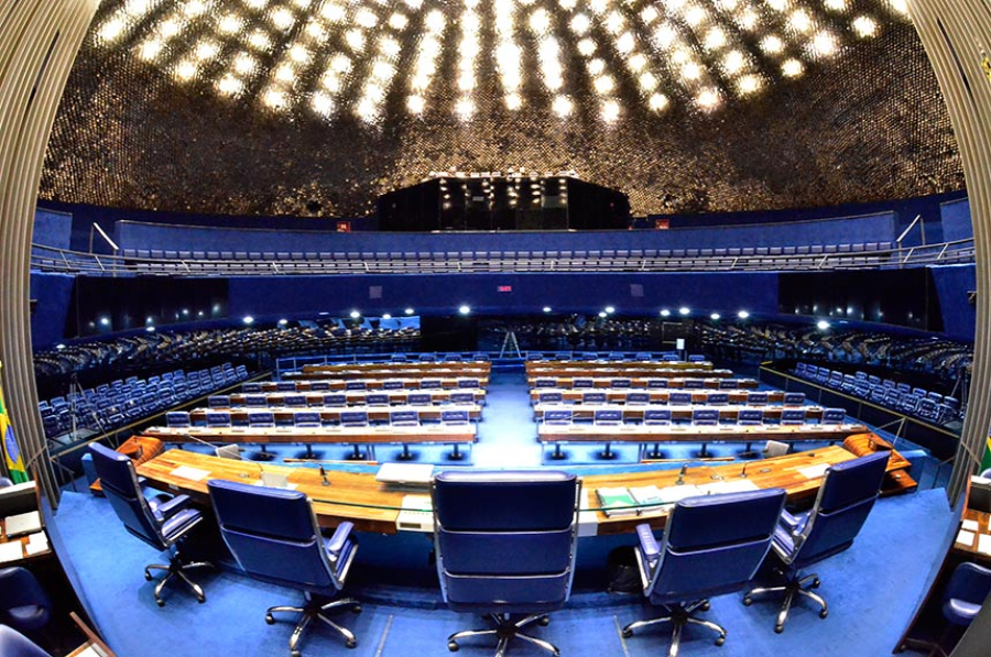 Senadores criticam proposta de nova idade mínima para disputar vaga na Casa