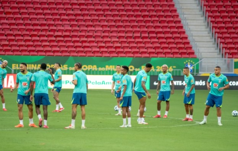 Seleção faz último treino antes de jogo com a Colômbia no DF