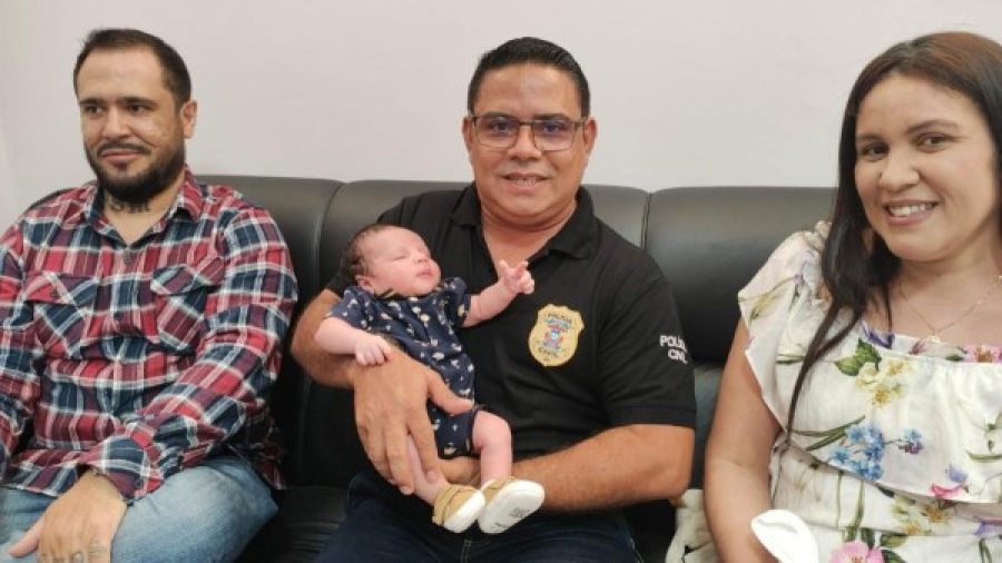 Policial civil salva recém-nascido levado a delegacia sem respirar