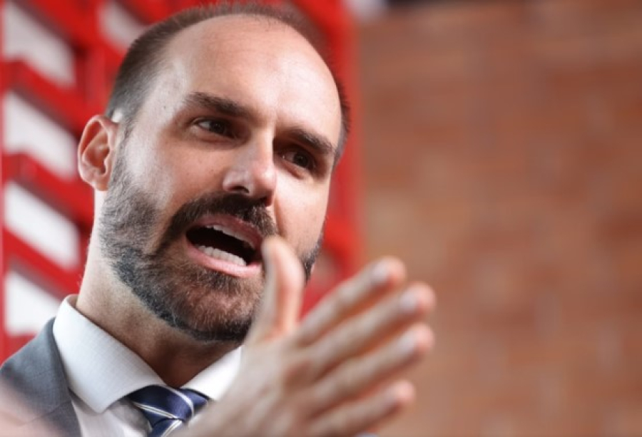 Eduardo Bolsonaro reage após ser alvo de chacota em jantar de Moraes